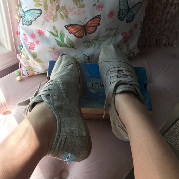 Toms - Picture 2 of 8